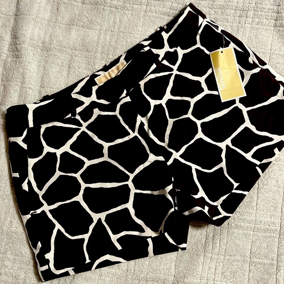 Brand New Michael Kors Giraffe Print Shorts - Picture 1 of 4